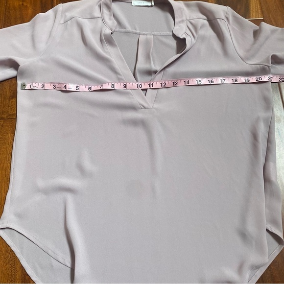 Lush nordstrom Women's Mauve Pink V-Neck Roll Tab Blouse Size Small - Picture 6 of 7